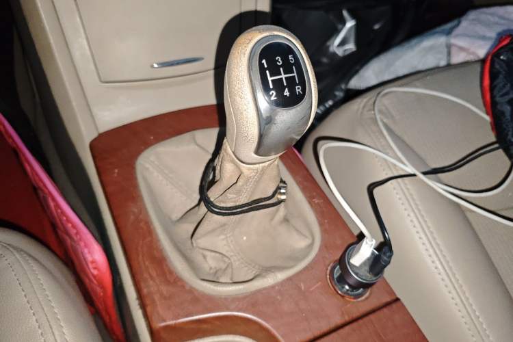 Used Roewe 350 2013 350C 1.5L Manual Swift Edition Gear Lever
