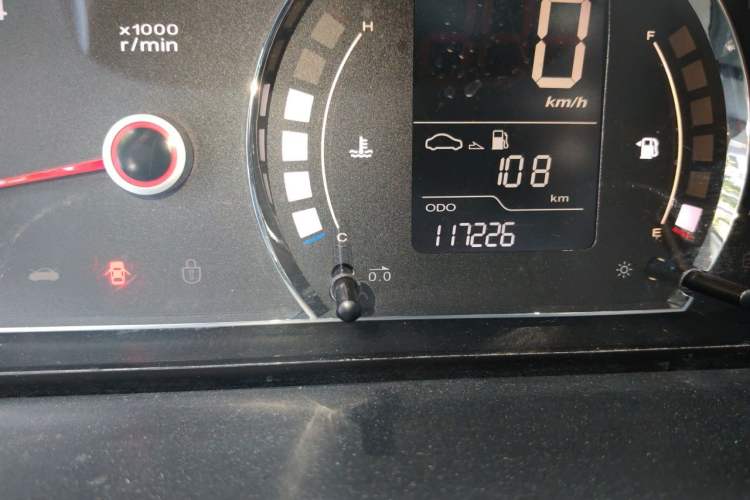 Used Roewe 350 2013 350S 1.5L Manual Xunchi Edition Odometer Close Up
