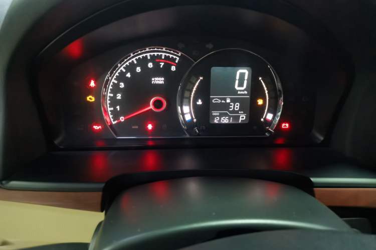 Used Roewe 350 2013 350C 1.5L Automatic Xunyue Edition Odometer Close Up