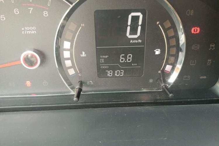 Used Roewe 350 2013 350S 1.5L Manual Xunchi Edition Odometer Close Up