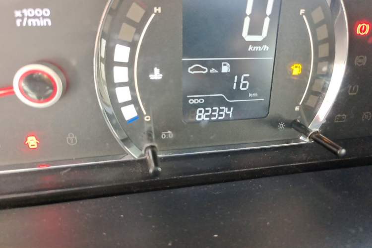 Used Roewe 350 2013 350S 1.5L Manual Xunchi Edition Odometer Close Up