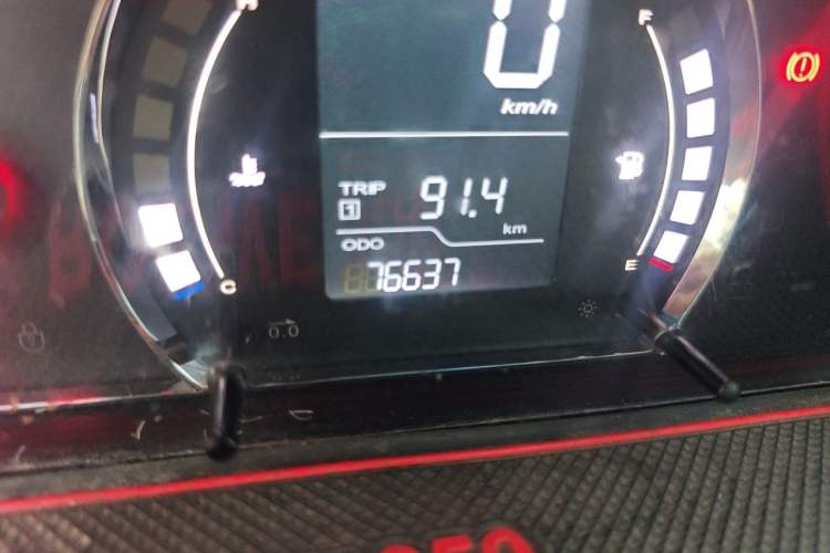 Used Roewe 350 2013 350S 1.5L Manual Xunchi Edition Odometer Close Up