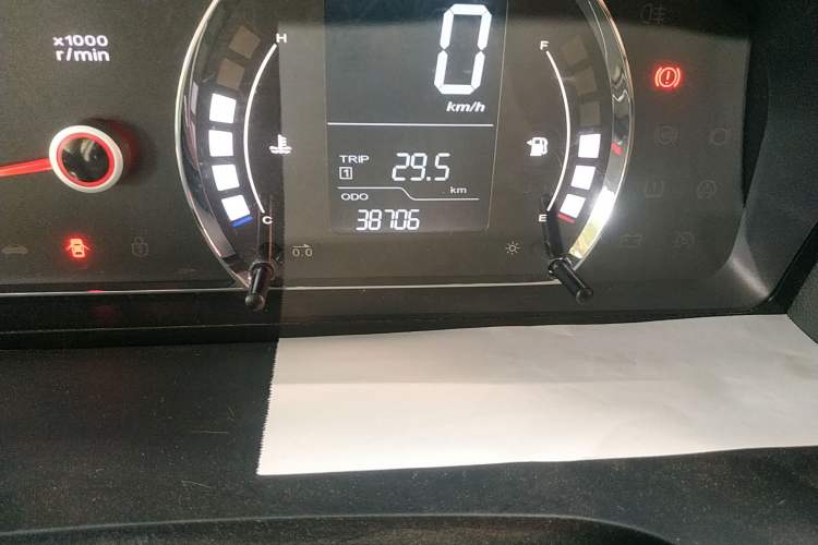 Used Roewe 350 2013 350S 1.5L Manual Xunchi Edition Odometer Close Up