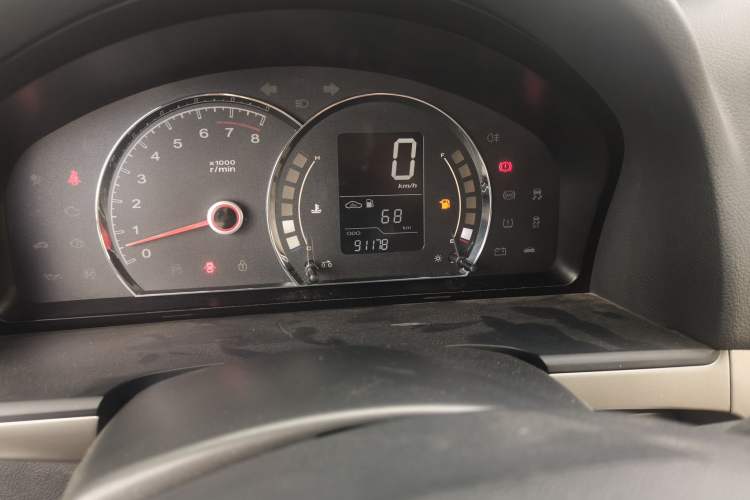 Used Roewe 350 2013 350S 1.5L Manual Xunchi Edition Odometer Close Up