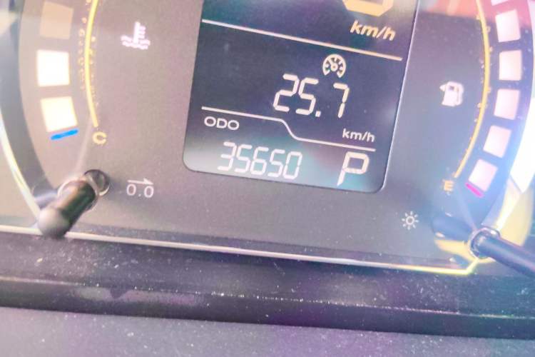 Used Roewe 350 2013 350C 1.5L Automatic Xunyue Edition Odometer Close Up