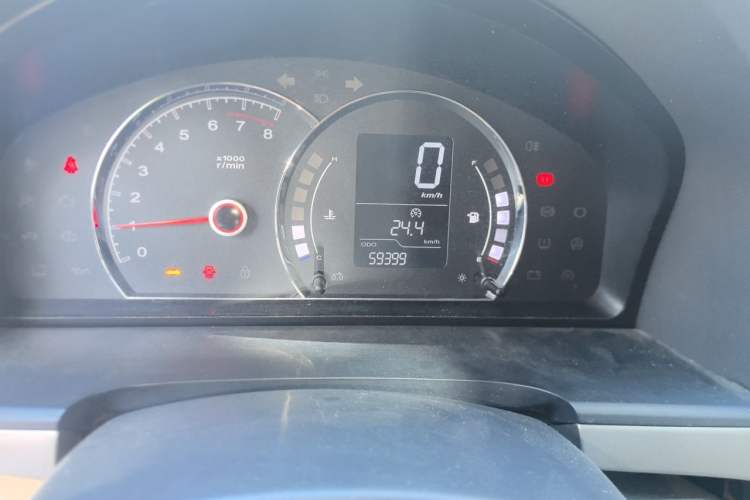 Used Roewe 350 2013 350S 1.5L Manual Xunchi Edition Odometer Close Up