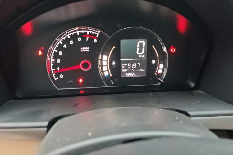 Used Roewe 350 2013 350S 1.5L Manual Xunchi Edition Odometer Close Up
