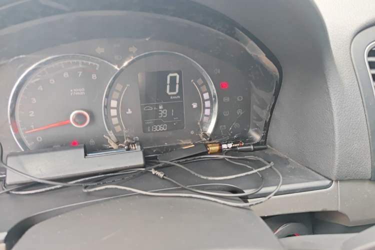 Used Roewe 350 2013 350S 1.5L Manual Xunchi Edition Odometer Close Up