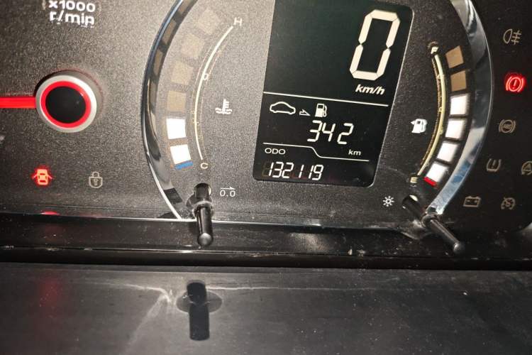 Used Roewe 350 2013 350C 1.5L Manual Swift Edition Odometer Close Up