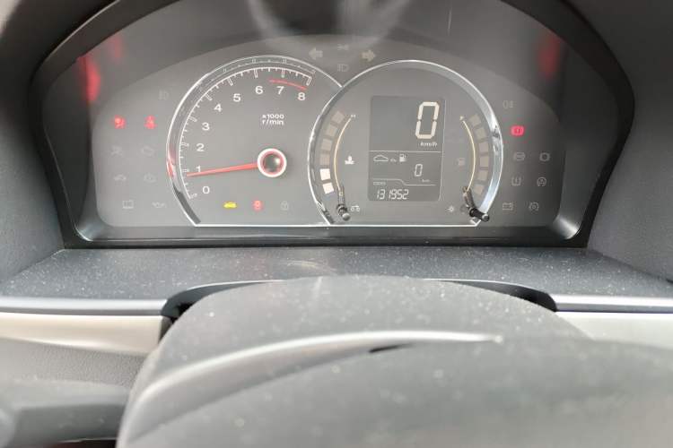 Used Roewe 350 2013 350S 1.5L Manual Xunchi Edition Odometer Close Up