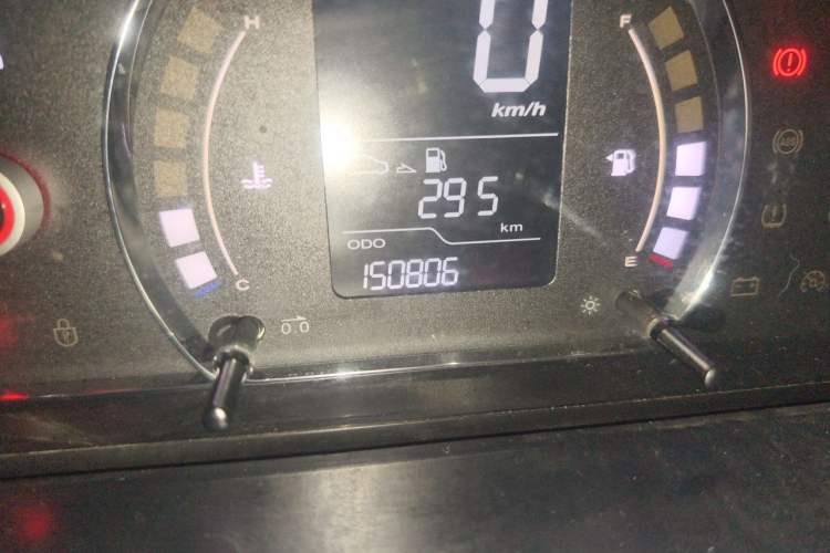 Used Roewe 350 2013 350S 1.5L Manual Xunchi Edition Odometer Close Up