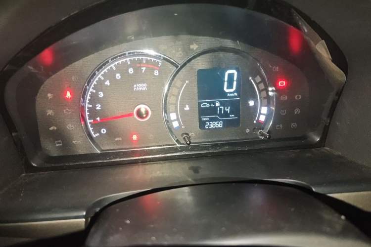 Used Roewe 350 2013 350S 1.5L Manual Xunchi Edition Odometer Close Up