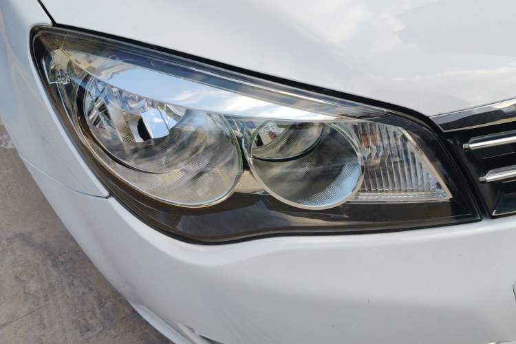 Used Roewe 350 2013 350S 1.5L Automatic Xunda Edition Right Front Headlight