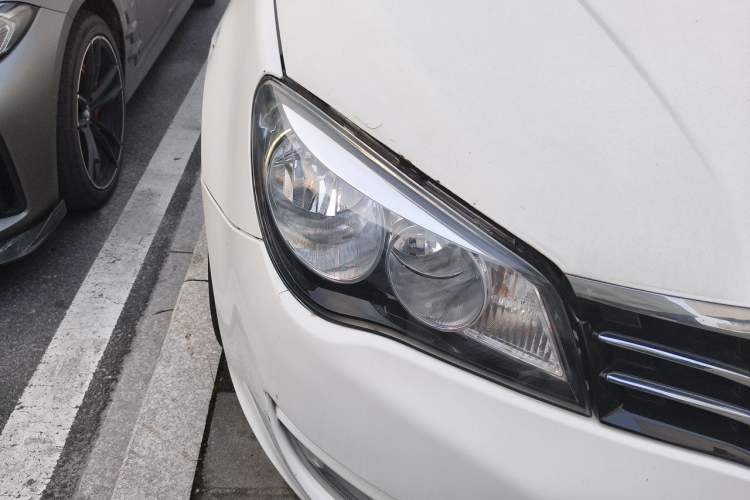 Used Roewe 350 2013 350S 1.5L Automatic Xunda Edition Right Front Headlight
