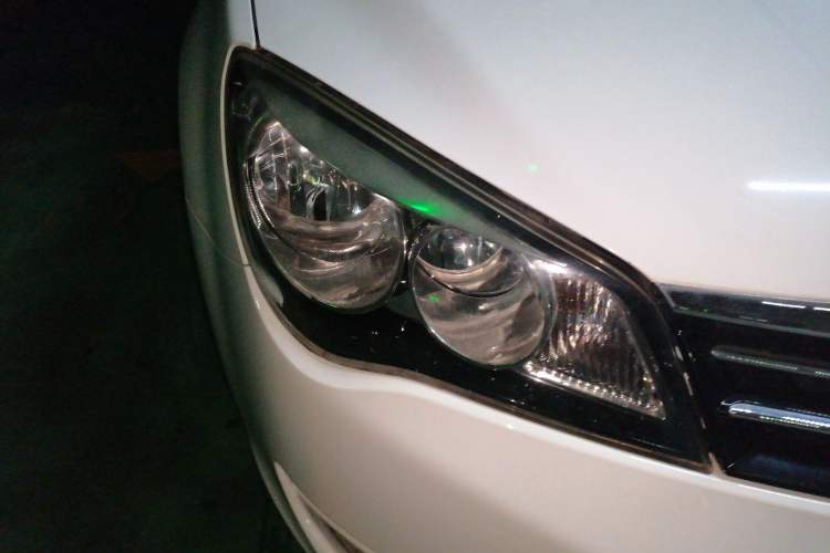 Used Roewe 350 2013 350S 1.5L Automatic Xunda Edition Right Front Headlight