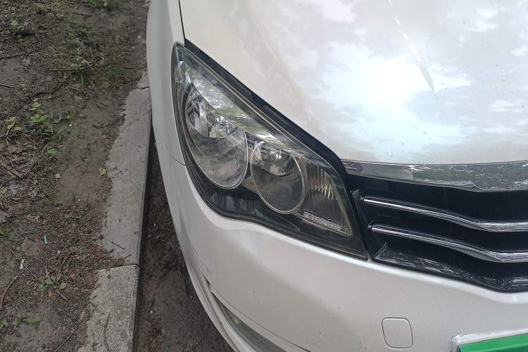Used Roewe 350 2013 350S 1.5L Automatic Xunda Edition Right Front Headlight