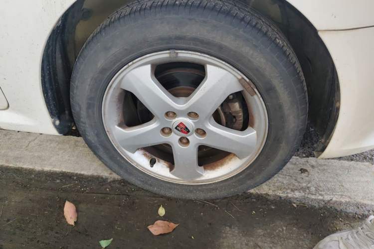 Used Roewe 350 2013 350S 1.5L Automatic Xunda Edition Right Front Wheel Hub