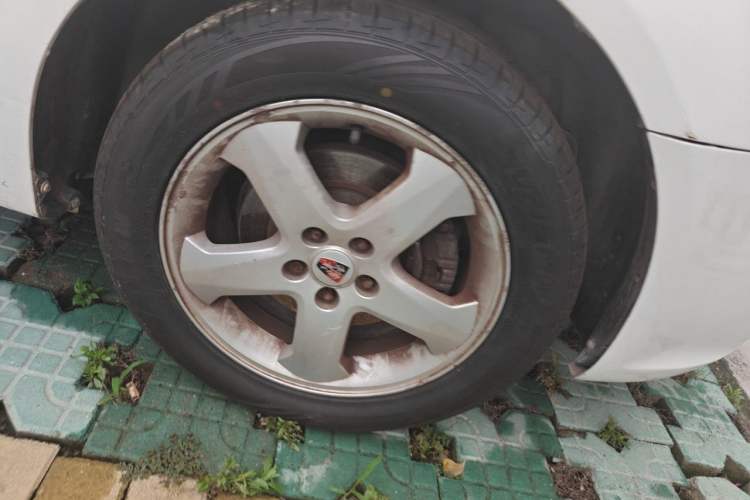 Used Roewe 350 2013 350C 1.5L Automatic Xunyue Edition Right Front Wheel Hub