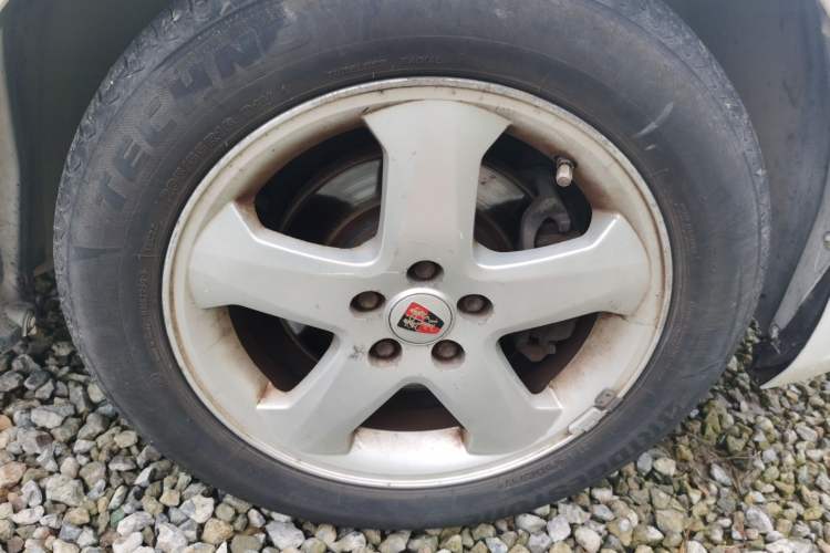 Used Roewe 350 2013 350C 1.5L Automatic Xunyue Edition Right Front Wheel Hub