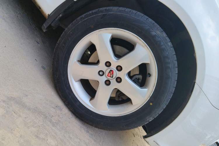 Used Roewe 350 2013 350S 1.5L Automatic Xunda Edition Right Front Wheel Hub