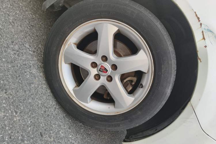 Used Roewe 350 2013 350S 1.5L Automatic Xunda Edition Right Front Wheel Hub