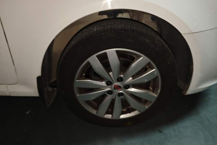 Used Roewe 350 2013 350S 1.5L Automatic Xunda Edition Right Front Wheel Hub