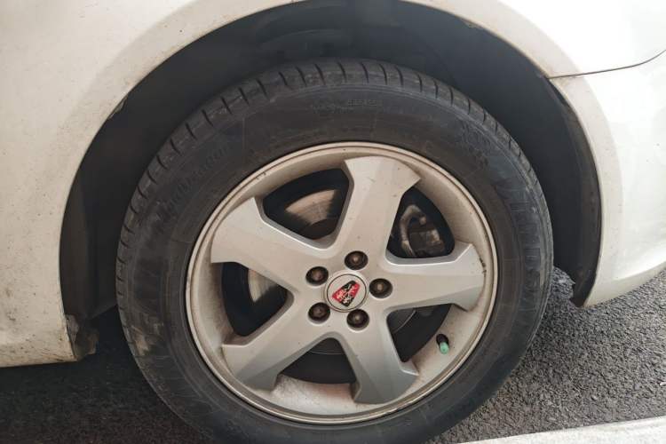 Used Roewe 350 2013 350S 1.5L Automatic Xunda Edition Right Front Wheel Hub