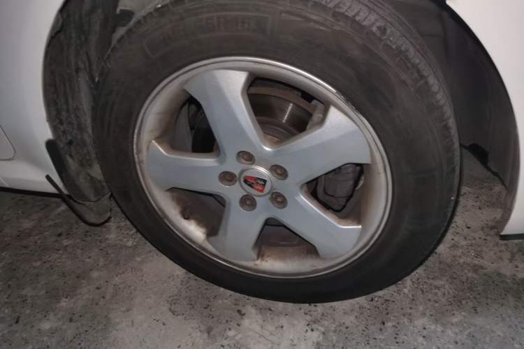Used Roewe 350 2013 350C 1.5L Automatic Xunyue Edition Right Front Wheel Hub