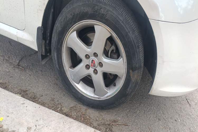 Used Roewe 350 2013 350S 1.5L Automatic Xunda Edition Right Front Wheel Hub