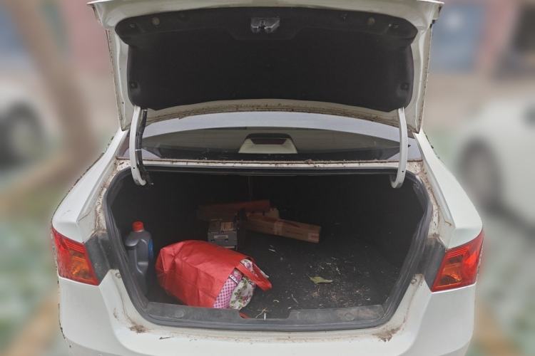Used Roewe 350 2013 350C 1.5L Automatic Xunyue Edition Trunk
