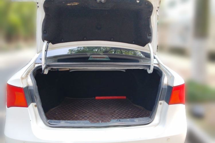 Used Roewe 350 2013 350S 1.5L Manual Xunchi Edition Trunk