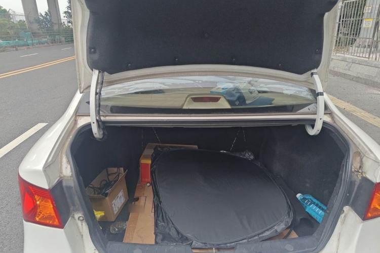 Used Roewe 350 2013 350S 1.5L Automatic Xunda Edition Trunk