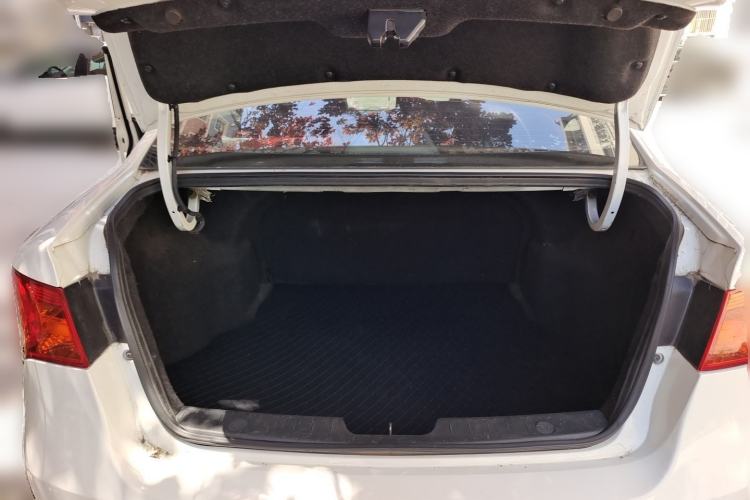 Used Roewe 350 2013 350S 1.5L Manual Xunchi Edition Trunk