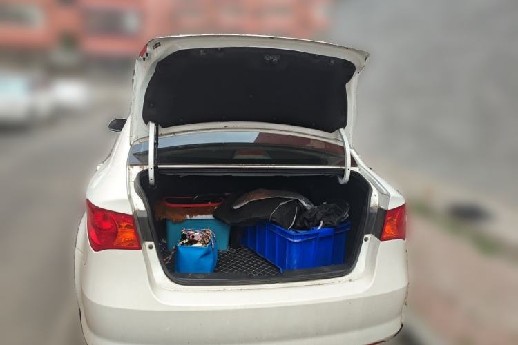Used Roewe 350 2013 350S 1.5L Automatic Xunda Edition Trunk