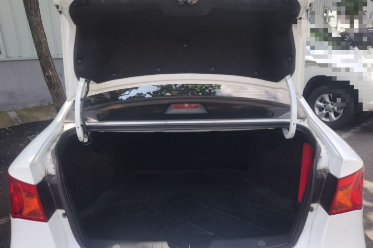 Used Roewe 350 2013 350S 1.5L Manual Xunchi Edition Trunk