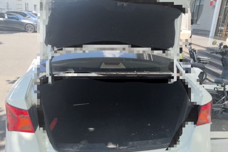 Used Roewe 350 2013 350S 1.5L Manual Xunchi Edition Trunk