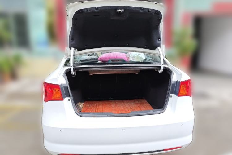 Used Roewe 350 2013 350S 1.5L Manual Xunchi Edition Trunk