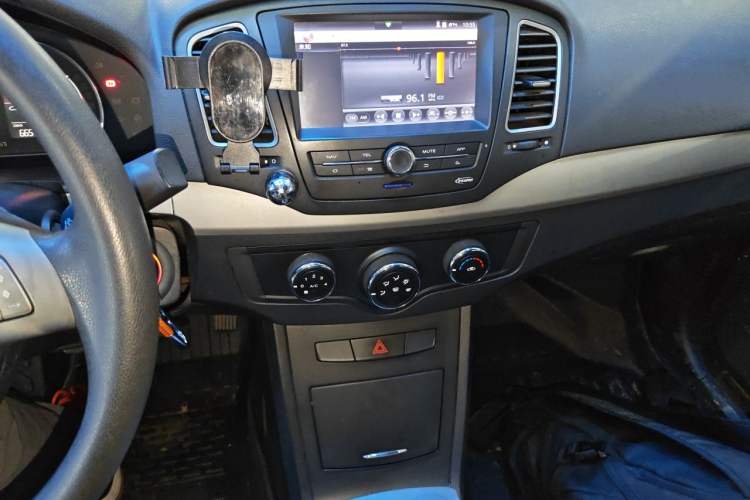 Used Roewe 350 2013 350S 1.5L Manual Xunchi Edition Audio And AC Panel