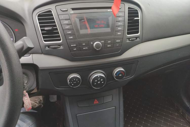 Used Roewe 350 2013 350S 1.5L Manual Xunchi Edition Audio And AC Panel