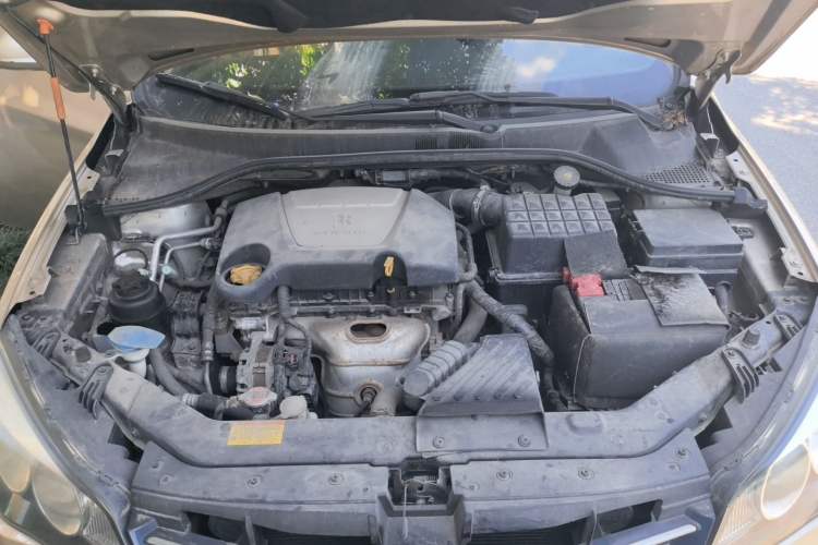 Used Roewe 350 2013 350C 1.5L Automatic Xunyue Edition Engine Bay