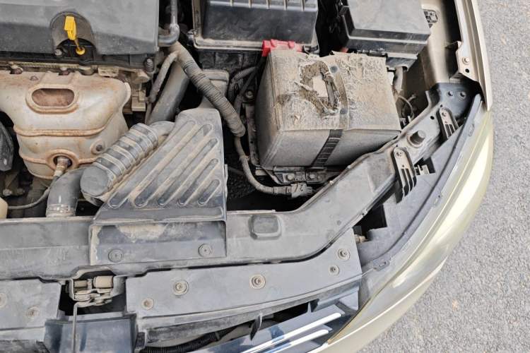 Used Roewe 350 2013 350S 1.5L Manual Xunchi Edition Engine Bay Left