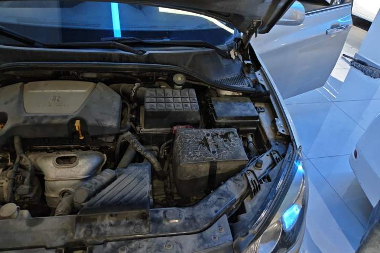 Used Roewe 350 2013 350S 1.5L Manual Xunchi Edition Engine Bay Left