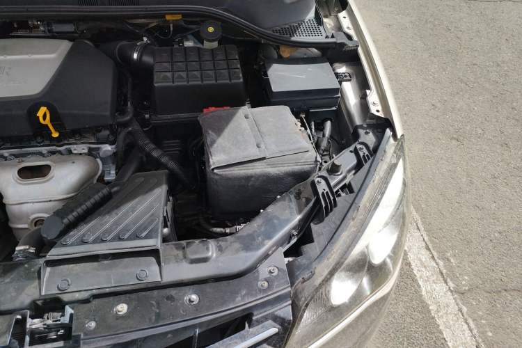 Used Roewe 350 2013 350S 1.5L Manual Xunchi Edition Engine Bay Left