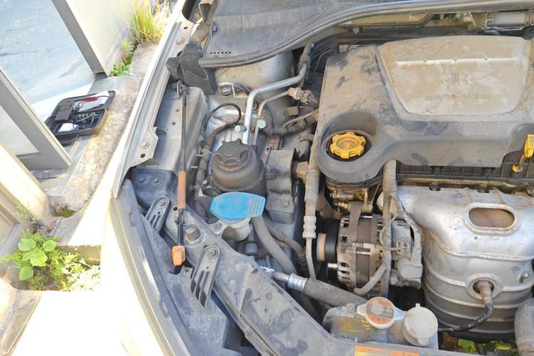 Used Roewe 350 2013 350C 1.5L Automatic Xunyue Edition Engine Bay Right