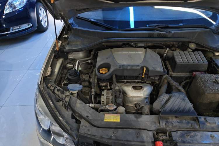 Used Roewe 350 2013 350S 1.5L Manual Xunchi Edition Engine Bay Right