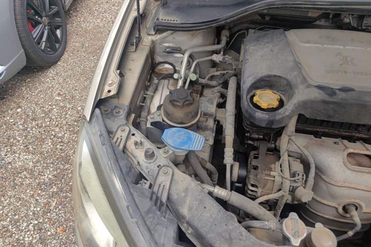 Used Roewe 350 2013 350C 1.5L Automatic Xunyue Edition Engine Bay Right
