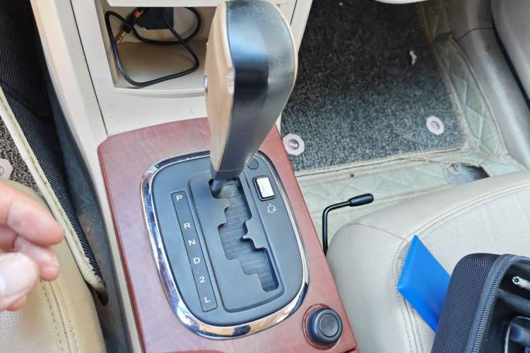 Used Roewe 350 2013 350C 1.5L Automatic Xunyue Edition Gear Lever