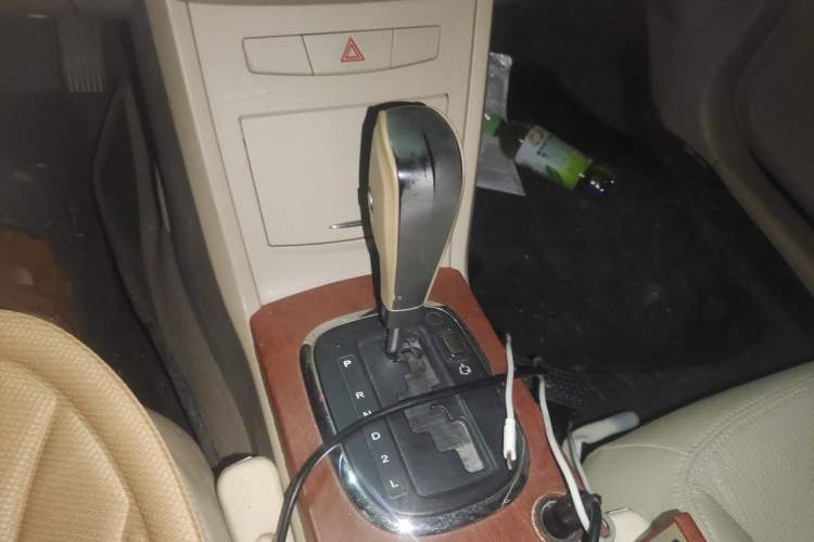 Used Roewe 350 2013 350C 1.5L Automatic Xunyue Edition Gear Lever