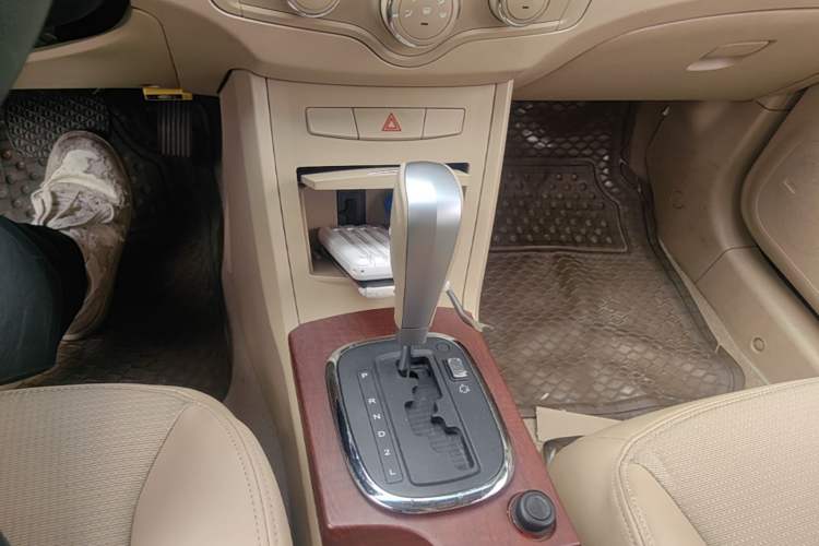 Used Roewe 350 2013 350C 1.5L Automatic Xunyue Edition Gear Lever