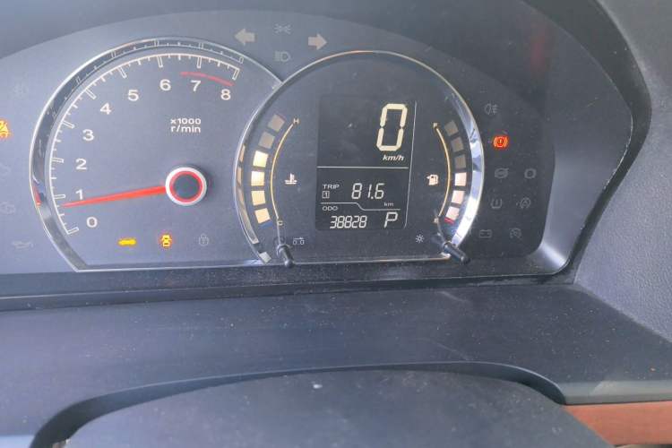 Used Roewe 350 2013 350C 1.5L Automatic Xunyue Edition Odometer Close Up